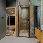 Calm Sauna & Jacuzzi By Oneapartments *