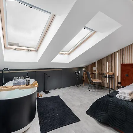 Calm Sauna & Jacuzzi By Oneapartments 아파트