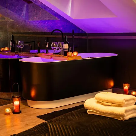 Calm Sauna & Jacuzzi By Oneapartments 아파트